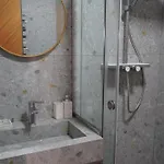 тхаті Lodge *