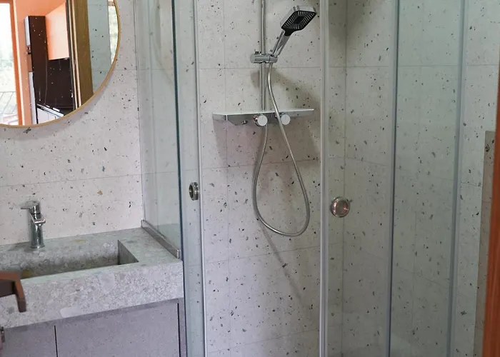 山林小屋 тхаті